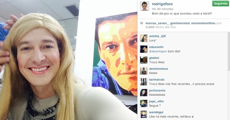 8.abr.2014 - Rodrigo Faro brincou com seus seguidores ao aparecer maquiado e de peruca loira no Instagram. 