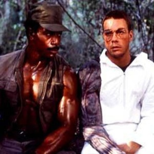 Carl Weathers com Jean-Claude Van Damme no set de "Predador", de 1987 - Reprodução