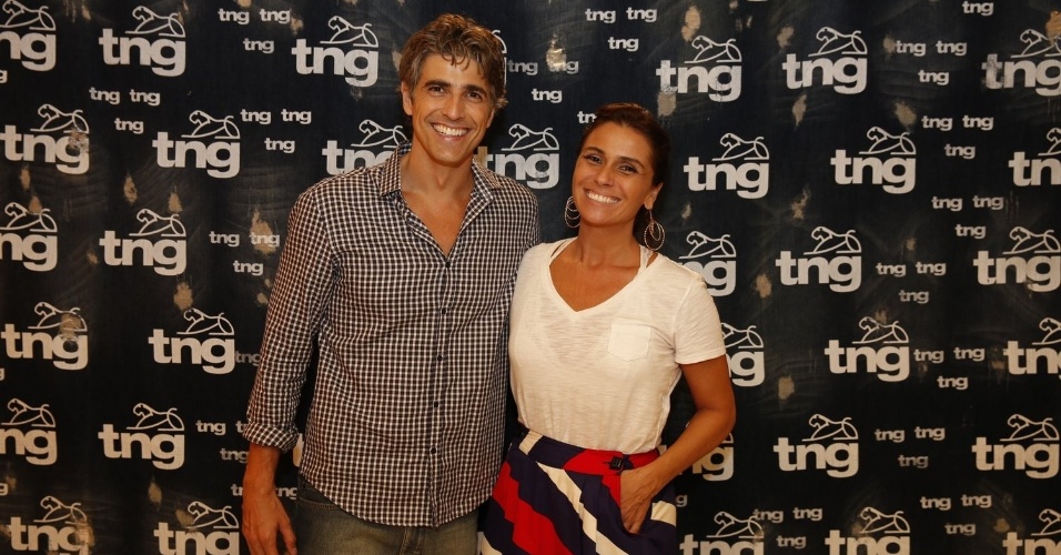 9.abr.2014 - Reynaldo Gianecchini e Giovanna Antonelli fizeram prova de roupa para o desfile da TNG que acontece nesta quinta (10), no Fashion Rio
