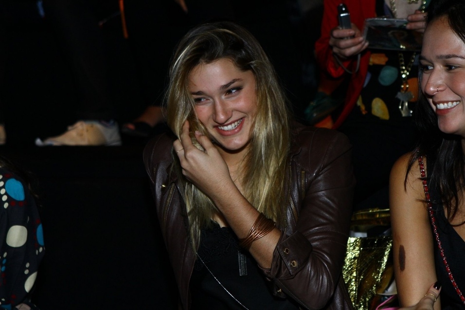 9.abr.2014 - Sasha, filha de Xuxa e Luciano Szafir, prestigiou o segundo dia de desfiles do Fashion Rio. Ela assistiu ao desfile da Coca-Cola Jeans