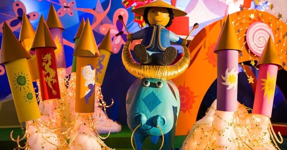 O "It?s a Small World" da Tokyo Disneyland tem a maior área dedicada ao Japão (é claro) de todas as versões do brinquedo