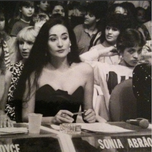 Sônia Abrão postou uma foto antiga da época em que era jurada de uma atração de um programa do Gugu