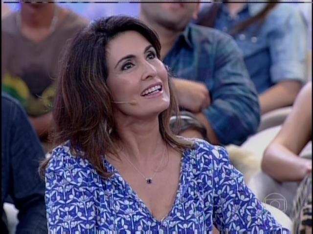 10.abr.2014 - Fátima Bernardes observa Marcos Veras como Fátima Mais Tarde