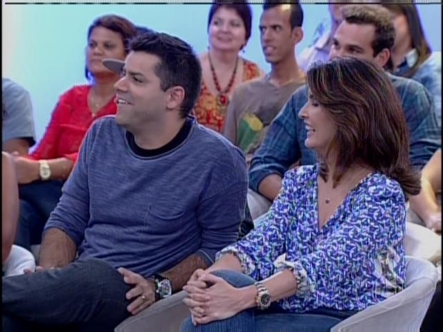 10.abr.2014 - Lair Rennó e Fátima Bernardes observam Marcos Veras como Fátima Mais Tarde