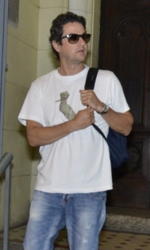 11.abr.2014 - O ator Marcelo Serrado também foi à missa de sétimo dia de José Wilker, no Rio de Janeiro