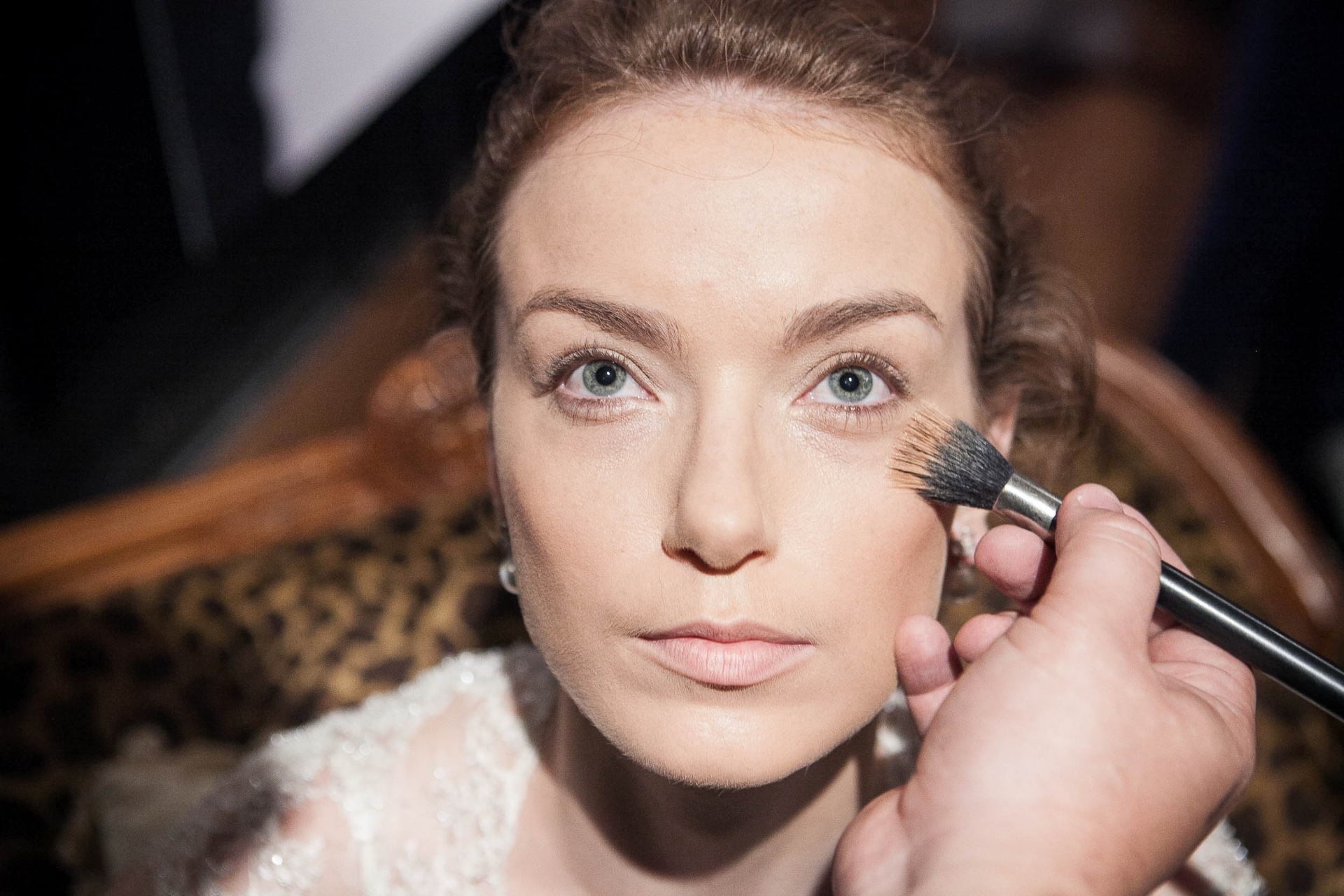 Use iluminador entre os olhos e as maçãs do rosto - Rodrigo Capote/UOL