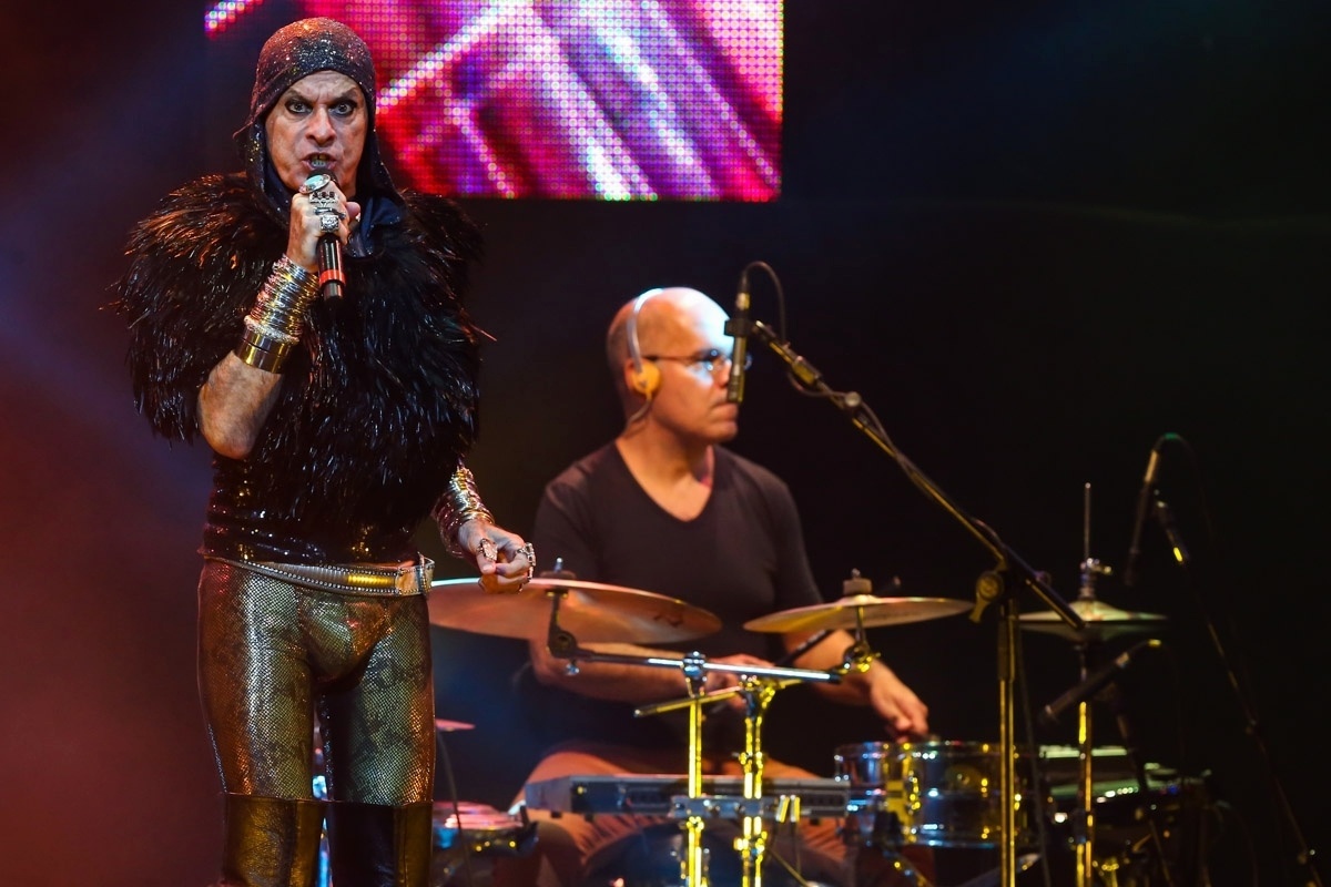 Fotos: Aos 72 anos, Ney Matogrosso faz show com calça ...