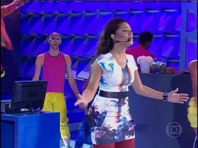 13.abril.2014 - Juliana Alves se apresentando no quadro "Artista Completão", na noite deste domingo (13), no "Domingão do Faustão"