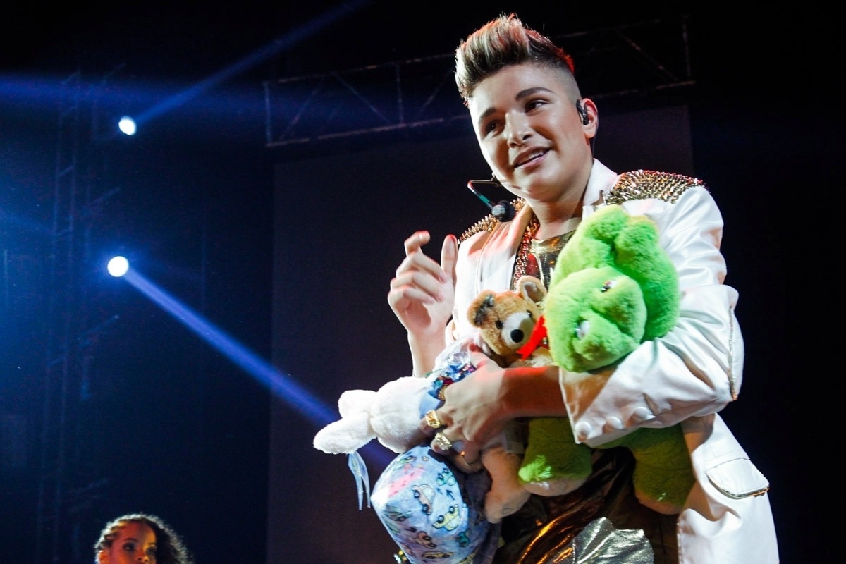 13.abril.2014 - MC Gui ganha ursinhos de pelúcia na gravação do seu primeiro DVD em São Paulo. Aos 15 anos, o menino chamado Guilherme Kaue Castanheira Alves faz sucesso com o chamado funk ostentação. O show cheio de efeitos especiais aconteceu na casa de espetáculos Citibank Hall, na noite deste domingo (13) - Manuela Scarpa/Photo Rio News