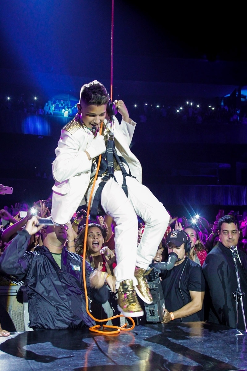 13.abril.2014 - MC Gui grava o seu primeiro DVD em São Paulo. Aos 15 anos, o menino chamado Guilherme Kaue Castanheira Alves faz sucesso com o chamado funk ostentação. O show cheio de efeitos especiais aconteceu na casa de espetáculos Citibank Hall, na noite deste domingo (13) - Manuela Scarpa/Photo Rio News