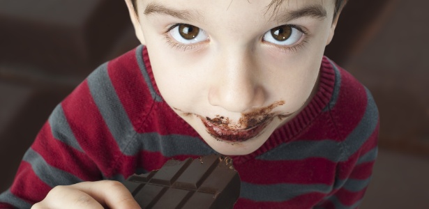 É recomendado que as crianças comam chocolate moderadamente, diz nutricionista - Thinkstock
