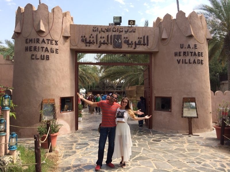 16.abr.2014 - Latino e Rayanne Morais curtiram lua de mel em Dubai, nos Emirados Árabes. Eles se casaram no dia 12 de março em cerimônia realizada no Rio
