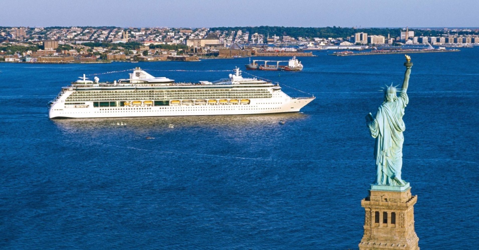 NOVA YORK (EUA): Entre maio e setembro, o porto de Cape Liberty, perto da cidade de Nova York, será ponto de partida para diversas viagens do navio Serenade pela América do Norte. No trajeto, a embarcação passa bem perto da estátua da Liberdade