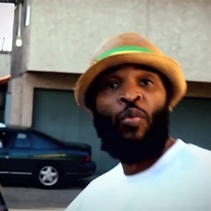 O rapper Andre Johnson, que também se apresentava com o nome Christ Bearer, em clipe de "The Sting" - Divulgação