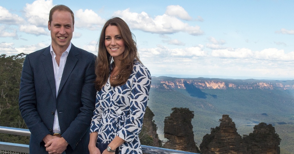 17.abr.2014 - Príncipe William e Kate Middleton posam para foto em Katoomba, Australia. O casal real está na terceira semana do tour pela Austrália e Nova Zeldândia, na primeira viagem internacional com o filho, o príncipe George