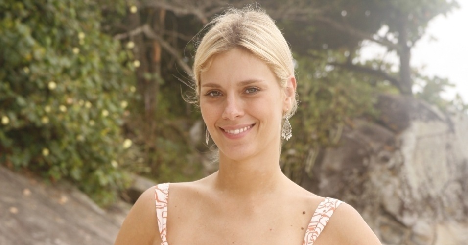 Bela e surfista, a professora de Geografia Suzana, interpretada por Carolina Dieckmann, era querida e respeitada por seus alunos em "Três Irmãs" (2008). A jovem não costumava levar desaforo para casa