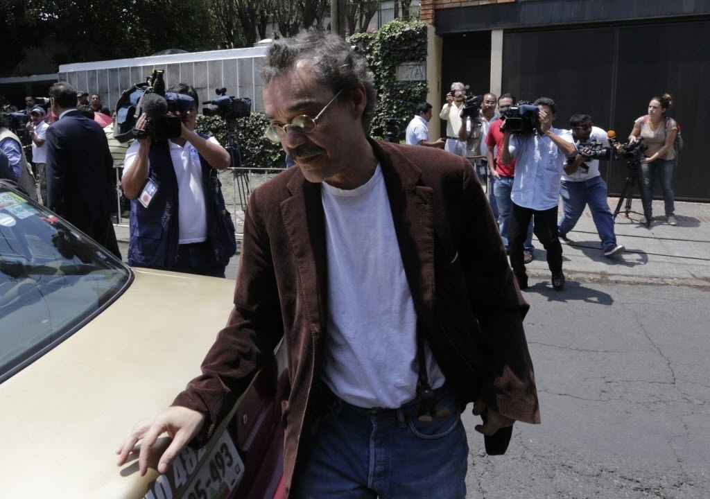 18.abr.2014 - O filho de García Márquez Gonzalo Garcia Barcha volta a casa do pai um dia após a morte do escritor na Cidade do México, capital mexicana - REUTERS/Henry Romero