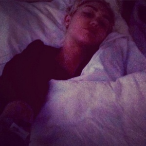 Após receber alta, Miley volta a cancelar shows da turnê "Bangerz" - Reprodução/ Instagram
