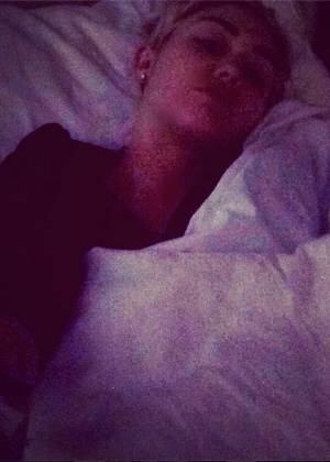 Miley Cyrus publica foto no Instagram no hospital  - Reprodução/ Instagram