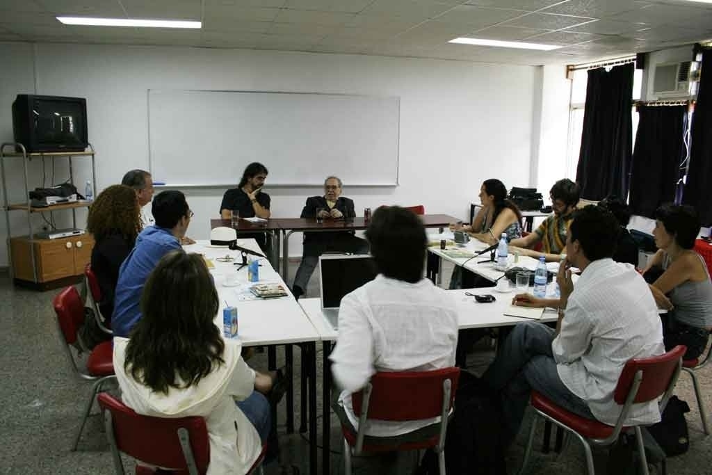 Socorro Acioli na oficina com Gabriel García Márquez ministrada em 2006. Acioli foi a única brasileira selecionada para o encontro em Cuba - Arquivo pessoal