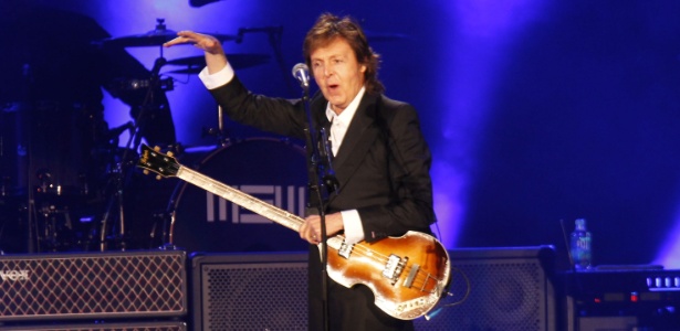 19.abr.2014-Paul McCartney, durante o show que realizou no último sábado, no Uruguai - Iván Franco/EFE