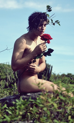 21.abr.2014 - Gabriel Leone, o Antônio de "Malhação", fez ensaio nu para o fotógrafo Sergio Santoin na praia da Reserva, zona oeste do Rio