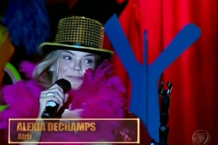 22.abr.2014 - Alexia Dechamps se apresenta em um circo