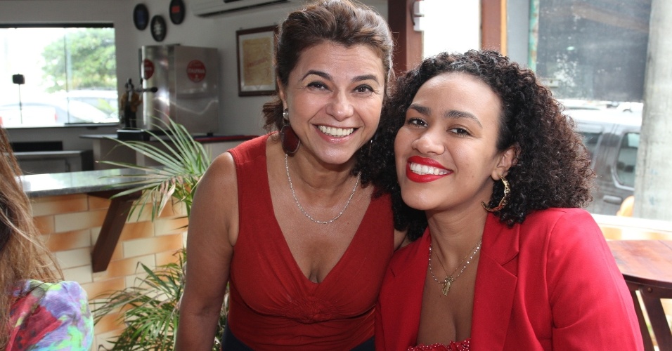 As cantoras Dorina e Mariene de Castro prestigiam feijoada de Zeca Pagodinho para celebrar o dia de São Jorge no Rio de Janeiro