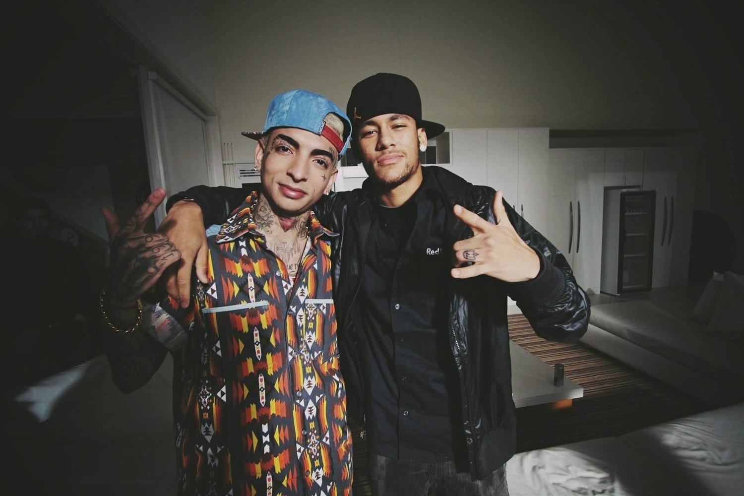 Mc Guimê e Neymar em cena do clipe "País do Futebol" - Red Bull/Divulgação