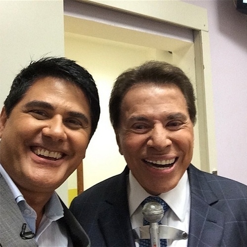12.abr.2014 - Bem humorado, o jornalista César Filho faz selfie com Silvio Santos e brinca com a selfie tirada por vários famosos no Oscar 2014. "O melhor selfie do mundo!!!!!! Ao lado dele!!!! #chupaoscar #silviosantos", escreveu