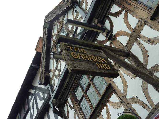 Além de pub, o Garrick Inn também tem restaurante e serve pratos típicos, como peixe com batata frita