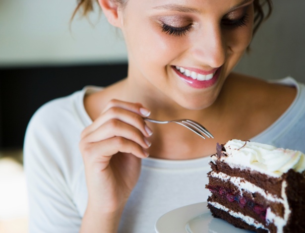 Sensações de ansiedade e tristeza aumentam a vontade de comer alimentos mais calóricos - Getty Images