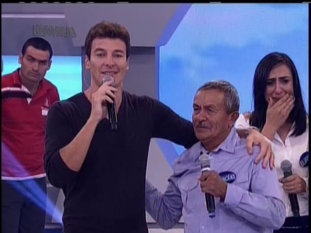 27.abril.2014 - Rodrigo Faro estreia novo programa na Record. A atração dominical 