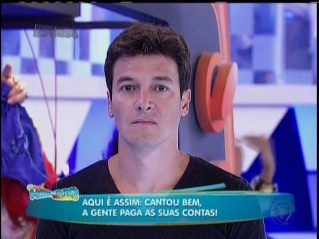 27.abril.2014 - Rodrigo Faro estreia novo programa na Record. A atração dominical 