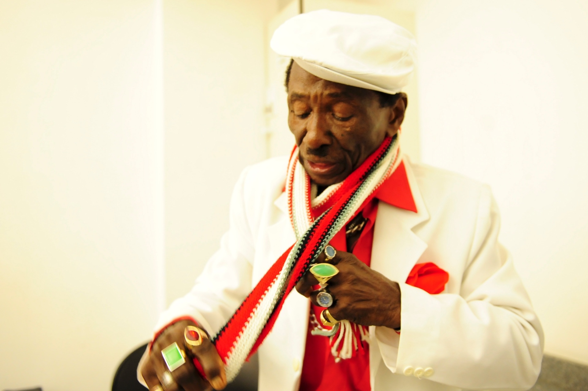 26.abr.2014 - Aos 92 anos, o cantor e compositor baiano Riachão, famoso pelas músicas "Cada Macaco no Seu Galho" e "Vá Morar com o Diabo", ganha reconhecimento tardio em show do disco "Mundão de Ouro" - Junior Lago/UOL