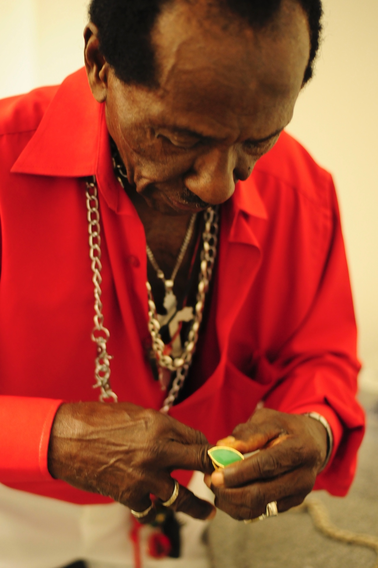 26.abr.2014 - Aos 92 anos, o cantor e compositor baiano Riachão, famoso pelas músicas "Cada Macaco no Seu Galho" e "Vá Morar com o Diabo", ganha reconhecimento tardio em show do disco "Mundão de Ouro" - Junior Lago/UOL