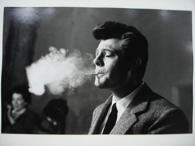 Marcello Mastroianni no set de "A Doce Vida" - Arturo Zavattini/Estorick Collection