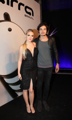 29.abr.2014 - Isabelle Drummond e o namorado, o cantor Tiago Iorc, na festa de lançamento de "Geração Brasil"