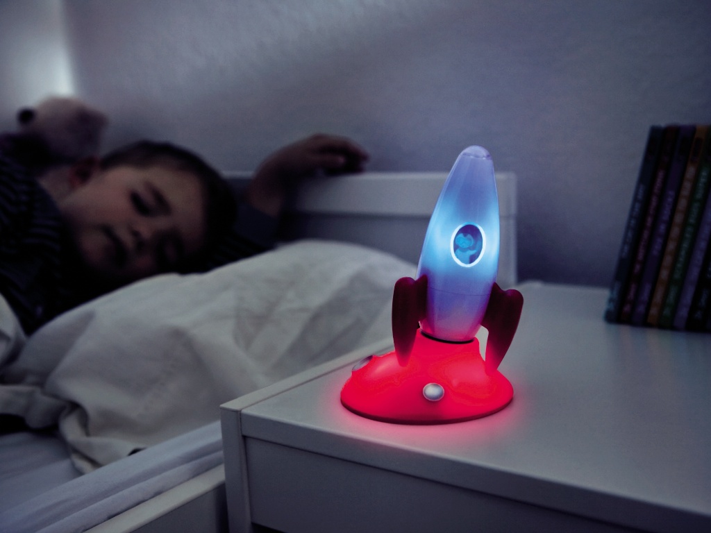 Luminária Rocket da Osram (www.osram.com.br), em formato de foguete. É bivolt e tem 11,2 cm de altura. Pode se transformar em lanterna e a bateria recarregável dura até cinco horas. R$ 45. Preço pesquisado em abril de 2014. Sujeito a alterações - Divulgação