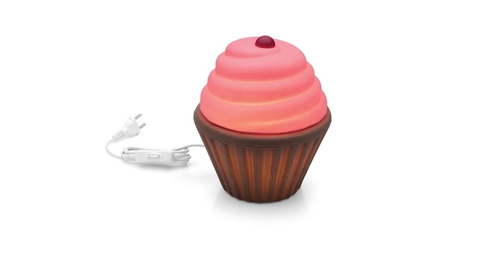 Luminária em formato de cupcake da Imaginarium (www.imaginarium.com.br). Feita de polietileno, tem 23 cm de altura e é bivolt. R$ 99,90. Preço pesquisado em abril de 2014. Sujeito a alterações - Divulgação
