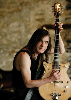O guitarrista Malcolm Young, que deixou o AC/DC por problemas de saúde - Divulgação