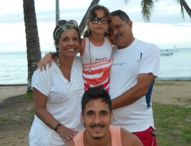 O ex-casal Fátima e José, com o filho e a neta, continuam morando juntos, mesmo separados - Arquivo pessoal