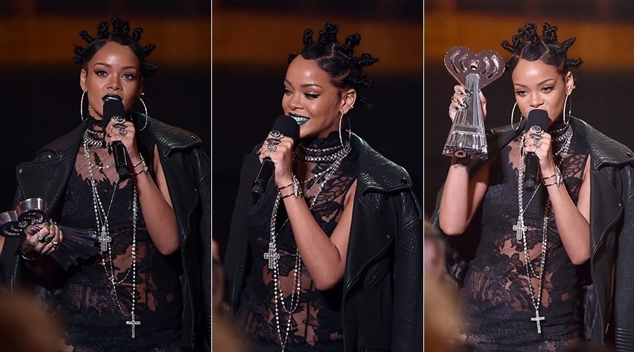 1.mai.2014 - Rihanna escolheu look de gosto duvidoso para prestigiar a premiação "iHeartRadio Music Awards", em Los Angeles