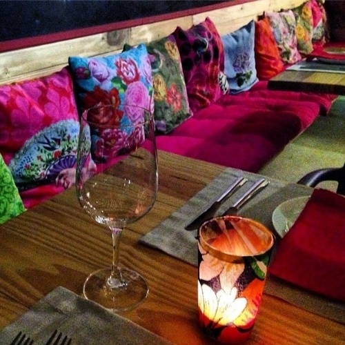 2.mai.2014 - Klebber Toledo e Marina Ruy Barbosa curtiram um jantar romântico e mostraram aos fãs a mesa preparada, com direito a luz de velas. "Por hoje é só... #boanoite #goodnight", falou o ator