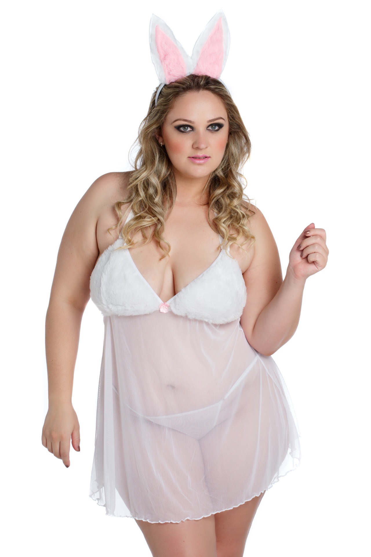 Fantasia Coelhinha confeccionada em tule transparente e pelúcia. Composta por baby-doll, fio dental e orelha. Disponível nos tamanhos 48 e 52. Da loja Pimenta Kente (www.pimentakente.com). R$ 29,90. Preço consultado em maio de 2014 e sujeito a alterações - Divulgação