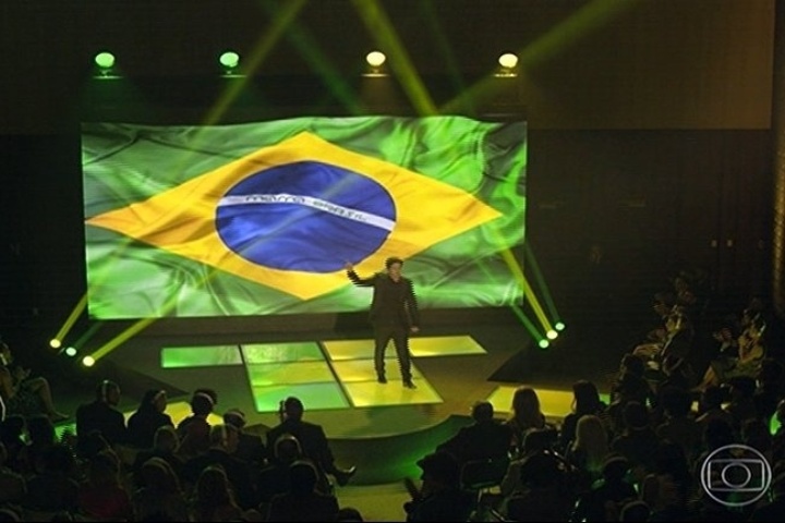 5.mar.2014 - Jonas Marra anuncia que irá voltar ao Brasil para encontrar um sucessor nos negócios