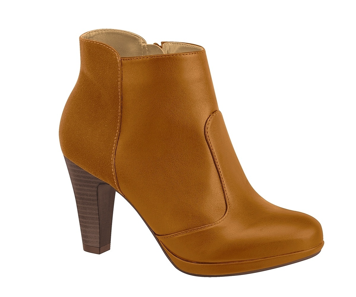 As mulheres baixinhas valorizam a estatura usando botas de cano curto e médio e, de preferência, com salto, para alongar as pernas e ainda render alguns centímetros a mais. Bota de cano baixo e salto alto em napa; R$ 129,90, da Beira Rio (www.beirario.com.br) | Preço pesquisado em maio de 2014 e sujeito a alterações - Divulgação