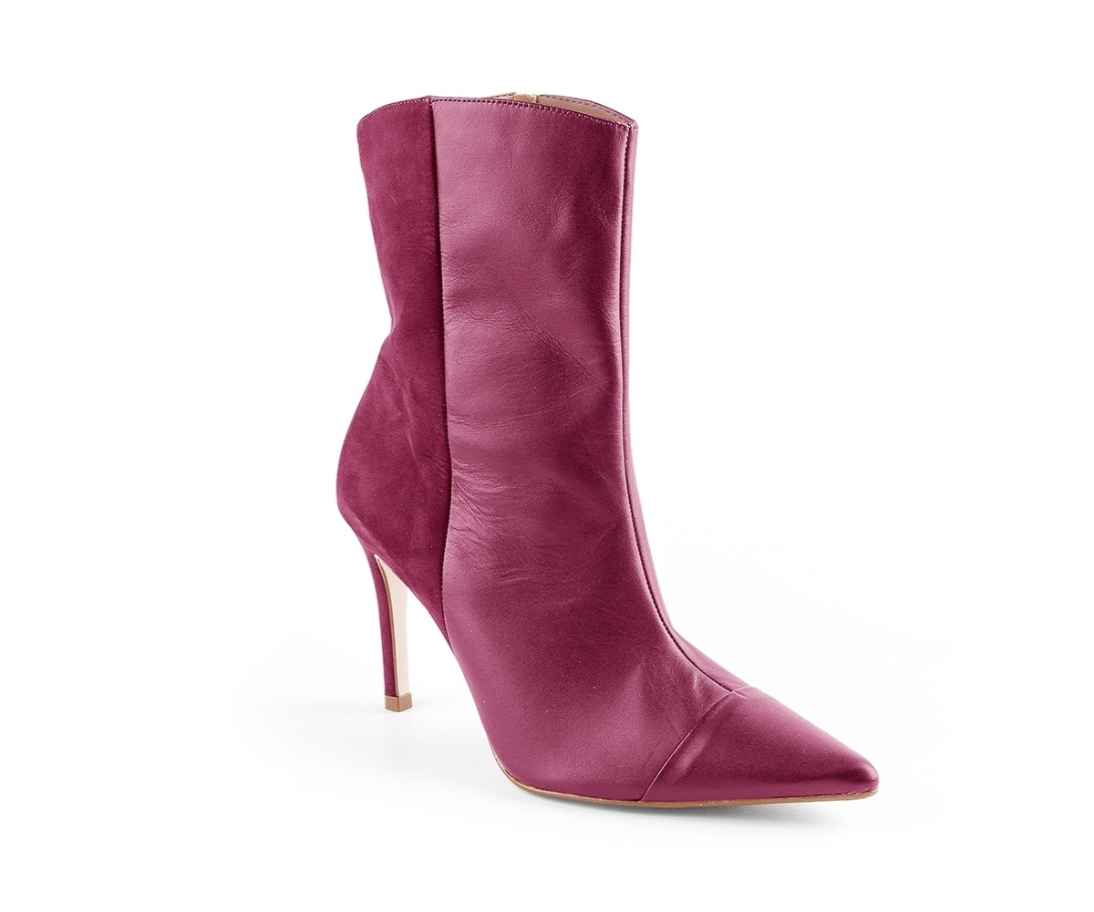 Bota de cano médio em suede com salto fino; R$ 303, na Século XXX (www.seculoxxx.com.br) | Preço pesquisado em maio de 2014 e sujeito a alterações - Divulgação