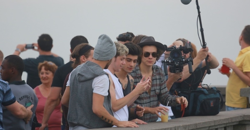 7.mai.2014 - Os integrantes da banda One Direction visitaram o Cristo Redentor, no Rio