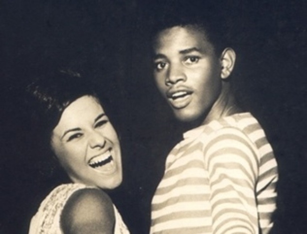 1964 - Com jeito brincalhão de malandro e voz potente, Jair Rodrigues ficou nacionalmente conhecido através dos duetos com a "Pimentinha", como o cantor chamava Elis Regina - Divulgação